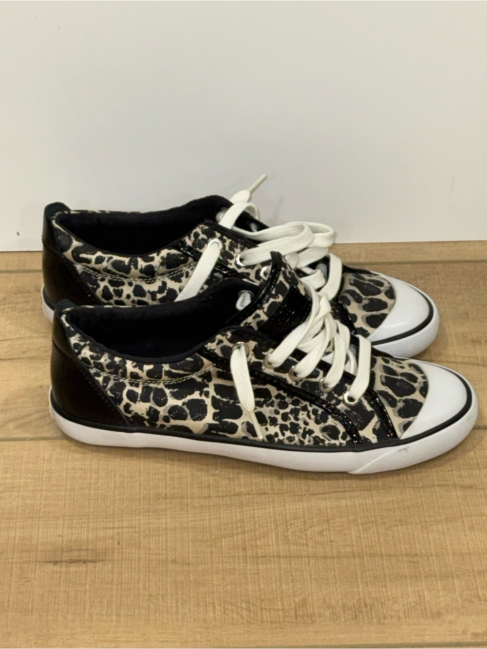 Coach Barrett Leopard Print Sneakers Size 7.5B Patent Leather Lace Up Shoes